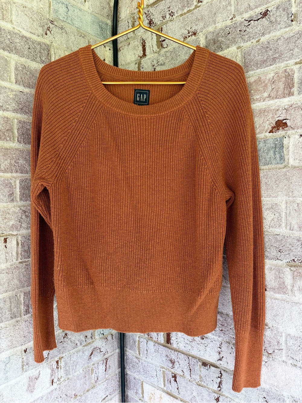 GAP Women's Ribbed Crewneck Sweater - Saddle brown